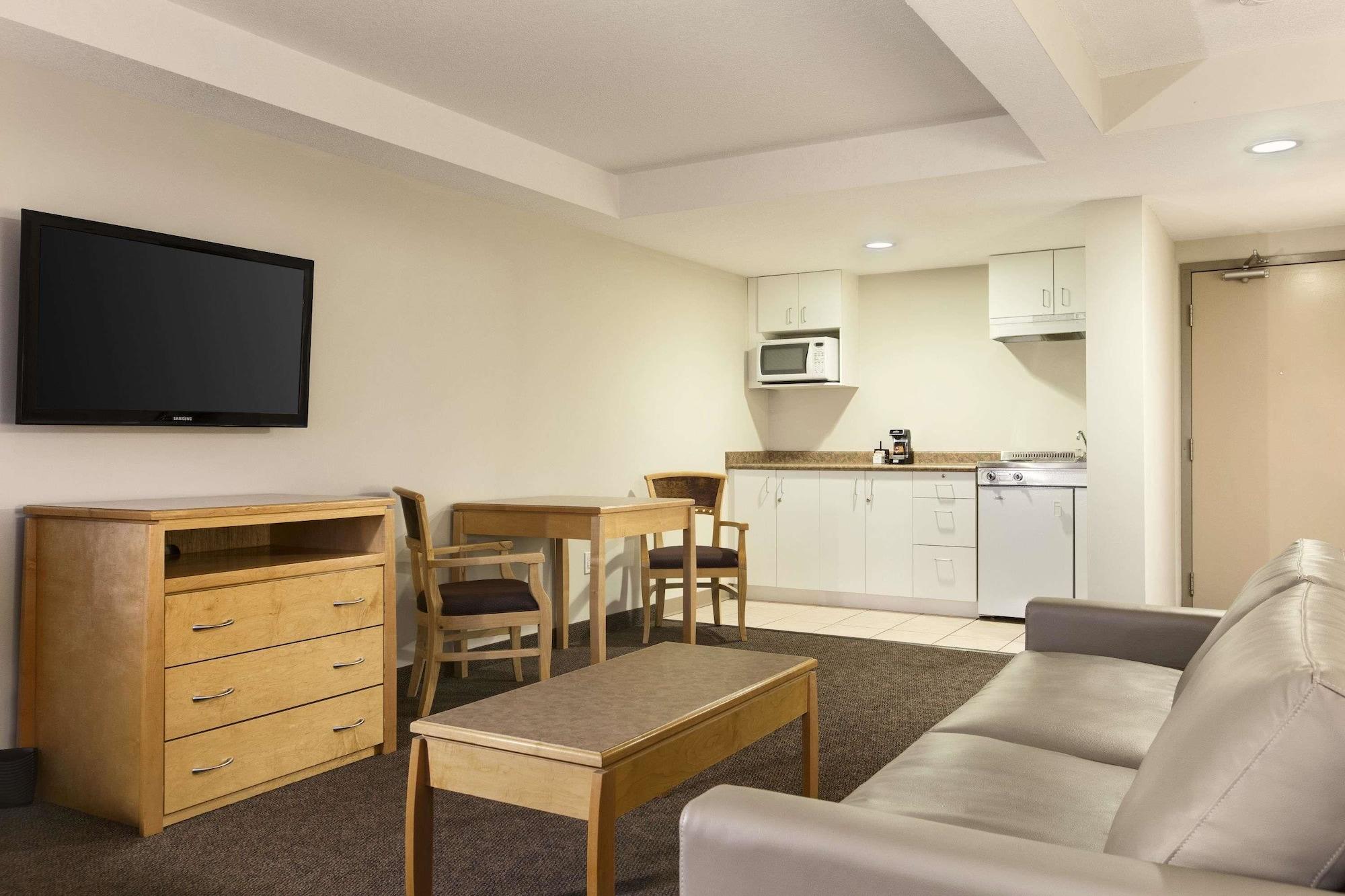 ทราเวลลอดจ์ วิกทอเรีย แอร์พอร์ต Motel ซิดนีย์ ภายนอก รูปภาพ