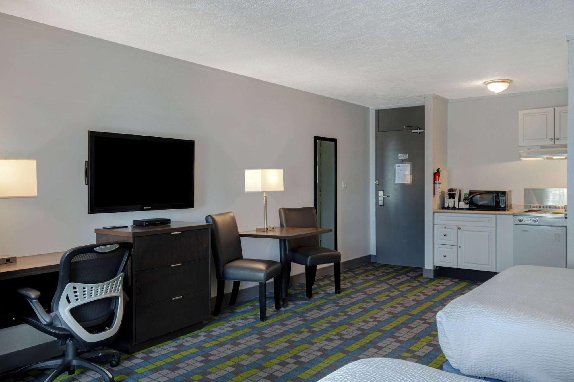 ทราเวลลอดจ์ วิกทอเรีย แอร์พอร์ต Motel ซิดนีย์ ภายนอก รูปภาพ
